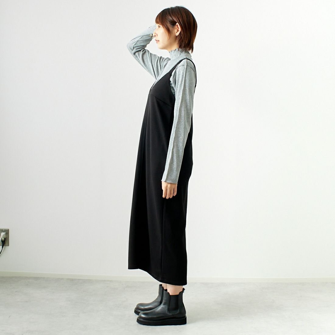 Maison de L'allure [メゾン ドゥ ラリュール] 2WAYタックスリットジャンスカ [M24132009] 09 BLACK &&モデル身長：167cm 着用サイズ：F&&