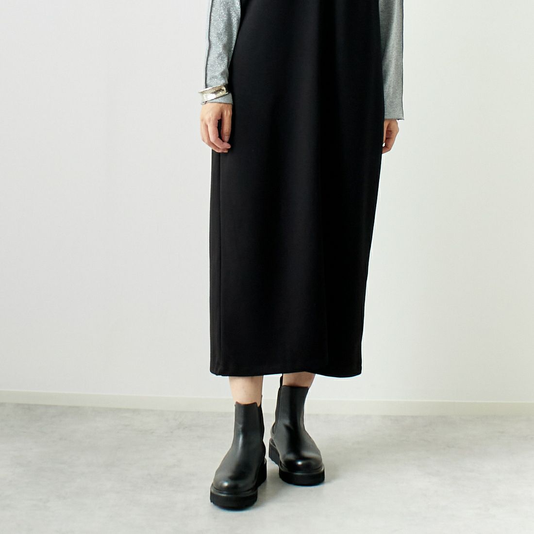 Maison de L'allure [メゾン ドゥ ラリュール] 2WAYタックスリットジャンスカ [M24132009] 09 BLACK &&モデル身長：167cm 着用サイズ：F&&