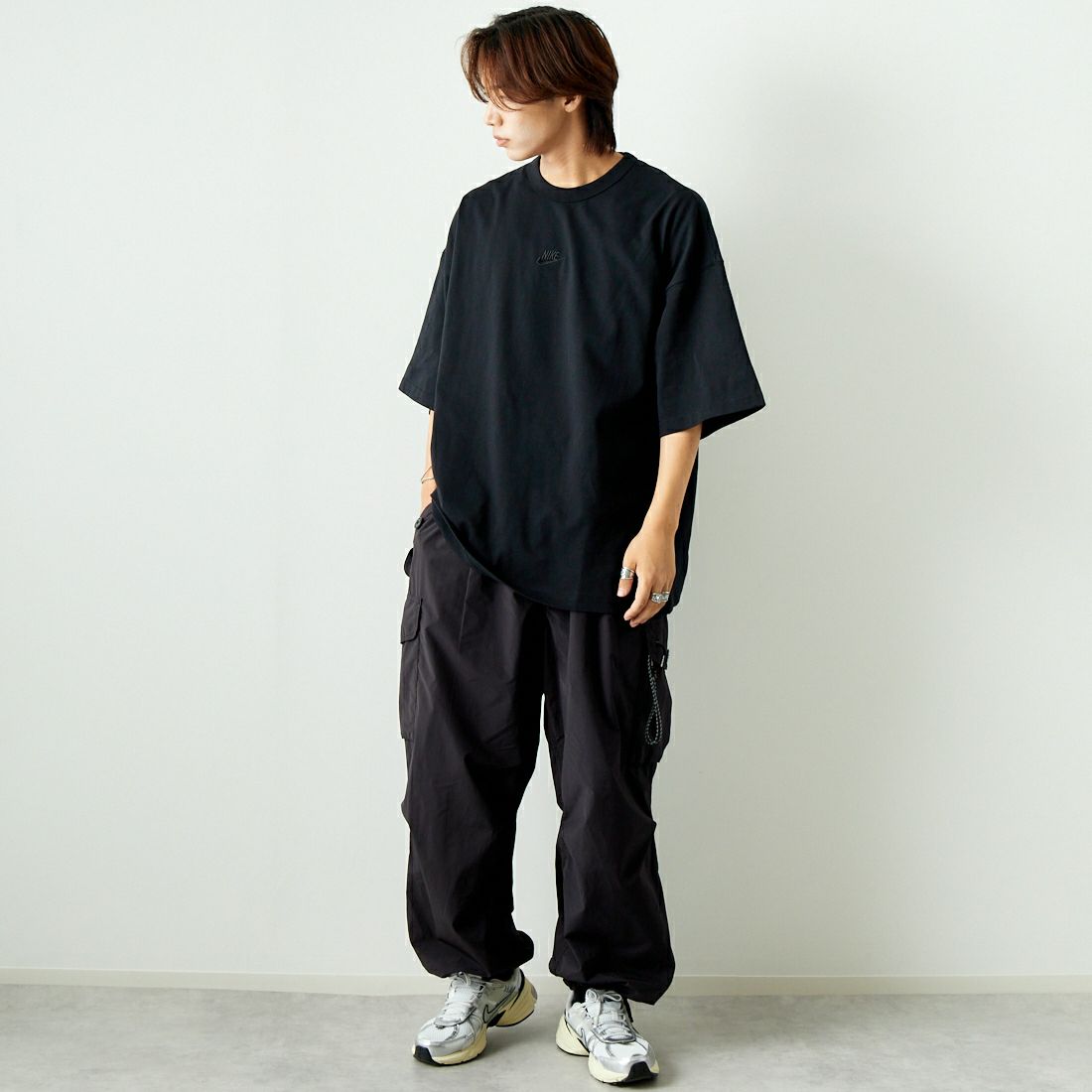NIKE [ナイキ] プレミアム エッセンシャルTシャツ [HF9607] 010 ﾌﾞﾗｯｸ &&モデル身長：179cm 着用サイズ：L&&
