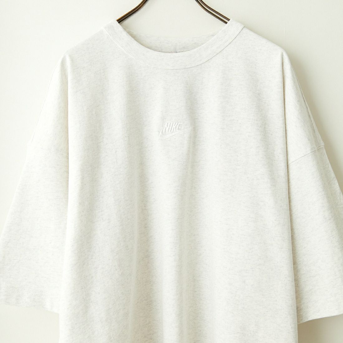 NIKE [ナイキ] プレミアム エッセンシャルTシャツ [HF9607] 051 ﾊﾞｰﾁﾍｻ