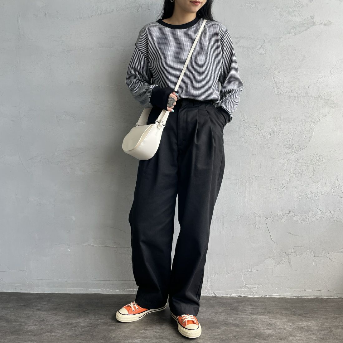 Health knit [ヘルスニット] 別注 クルーネック ワッフルボーダーカットソー [HR24F-L021IN-JF] BLK/OFF BD &&モデル身長：156cm 着用サイズ：F&&