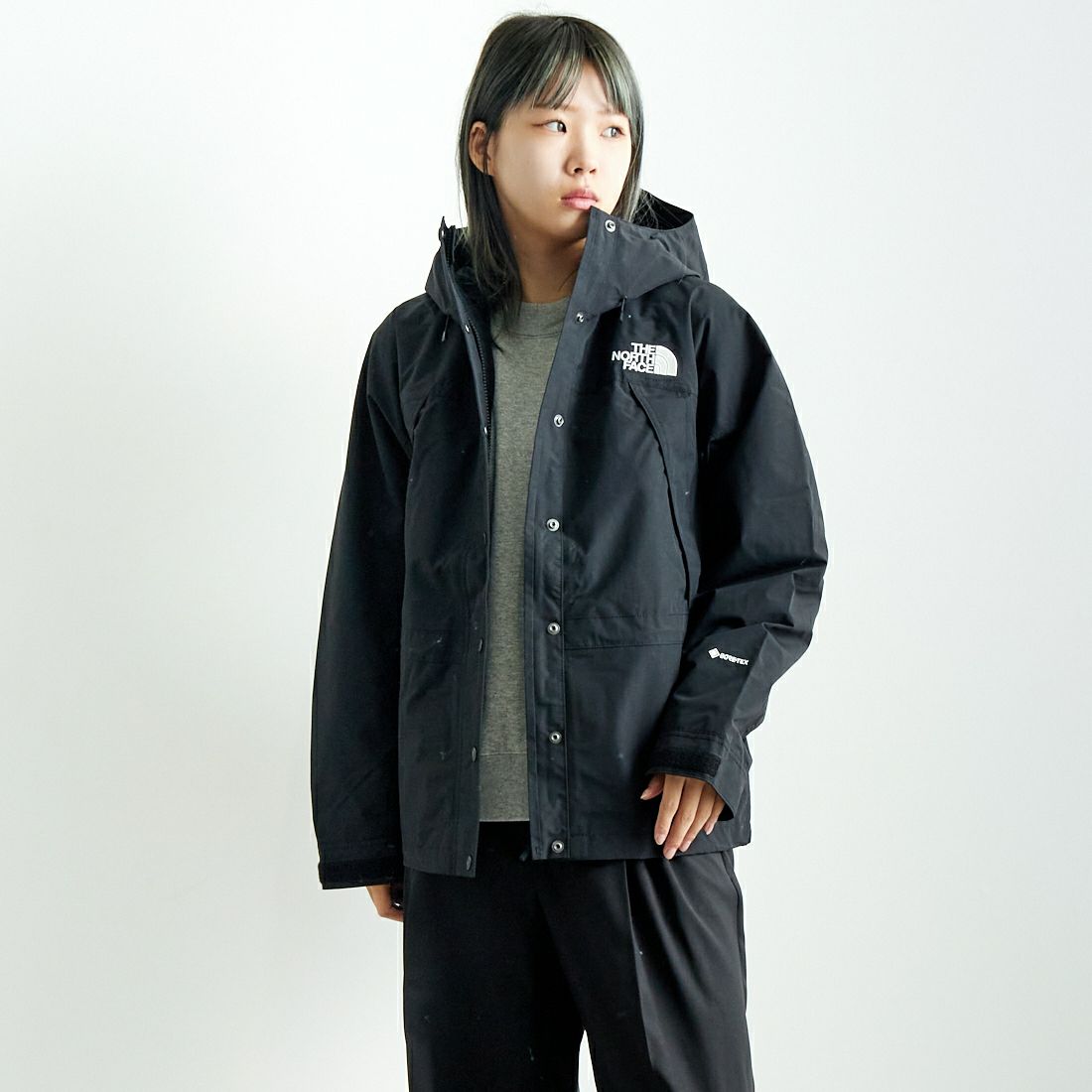 THE NORTH FACE [ザ ノースフェイス] マウンテンライトジャケット [NPW62450] K &&モデル身長：167cm 着用サイズ：M&&