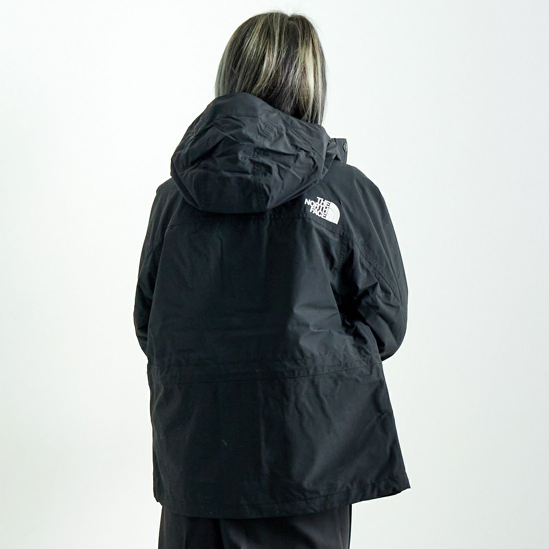 THE NORTH FACE [ザ ノースフェイス] マウンテンライトジャケット [NPW62450] K &&モデル身長：167cm 着用サイズ：M&&