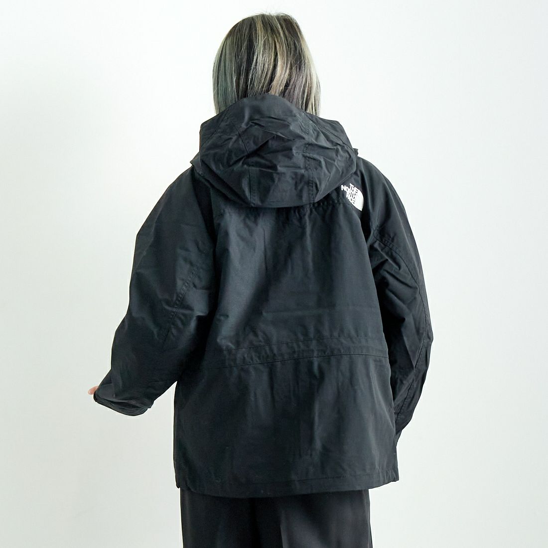 THE NORTH FACE [ザ ノースフェイス] マウンテンライトジャケット [NPW62450] K &&モデル身長：167cm 着用サイズ：M&&