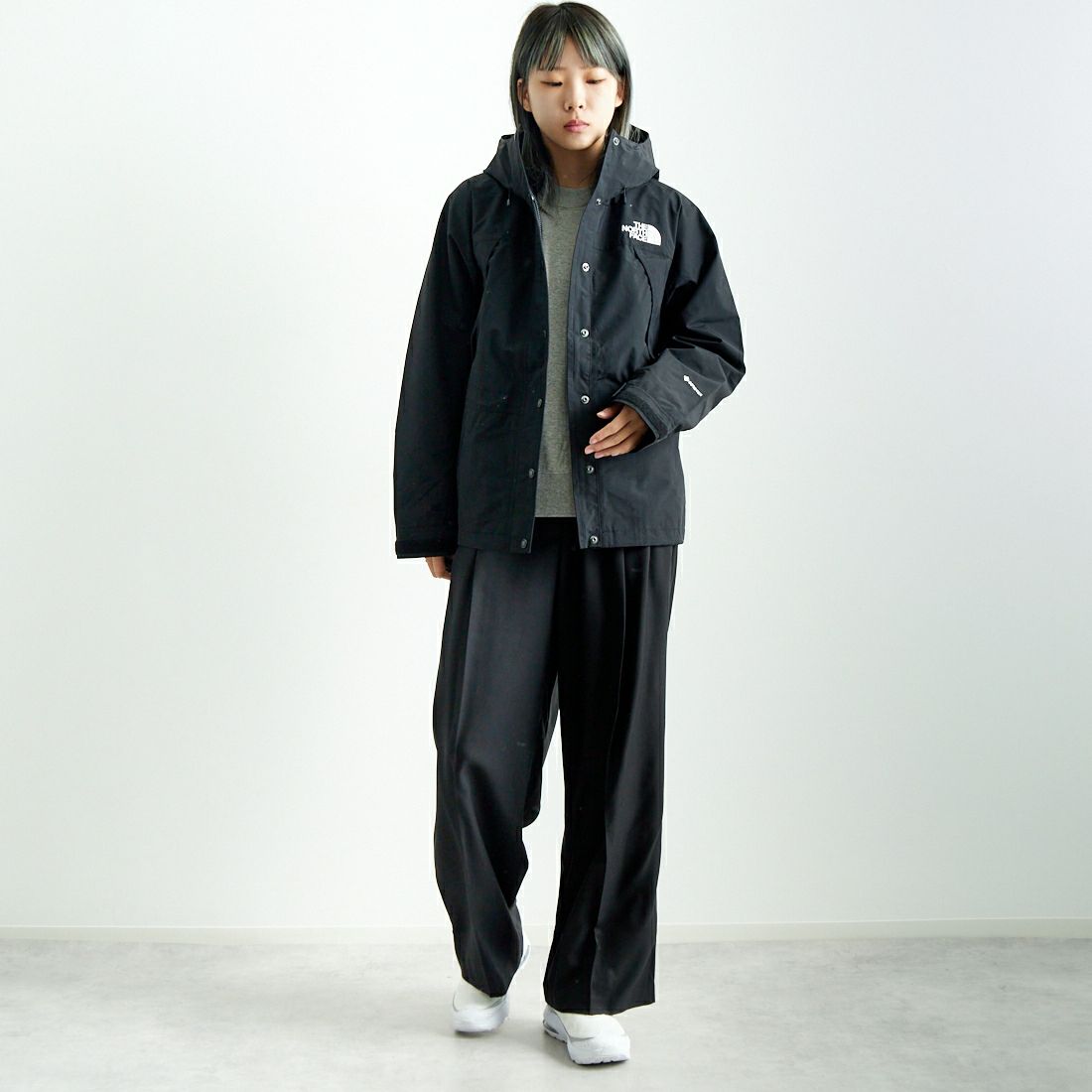 THE NORTH FACE [ザ ノースフェイス] マウンテンライトジャケット [NPW62450] K &&モデル身長：167cm 着用サイズ：M&&