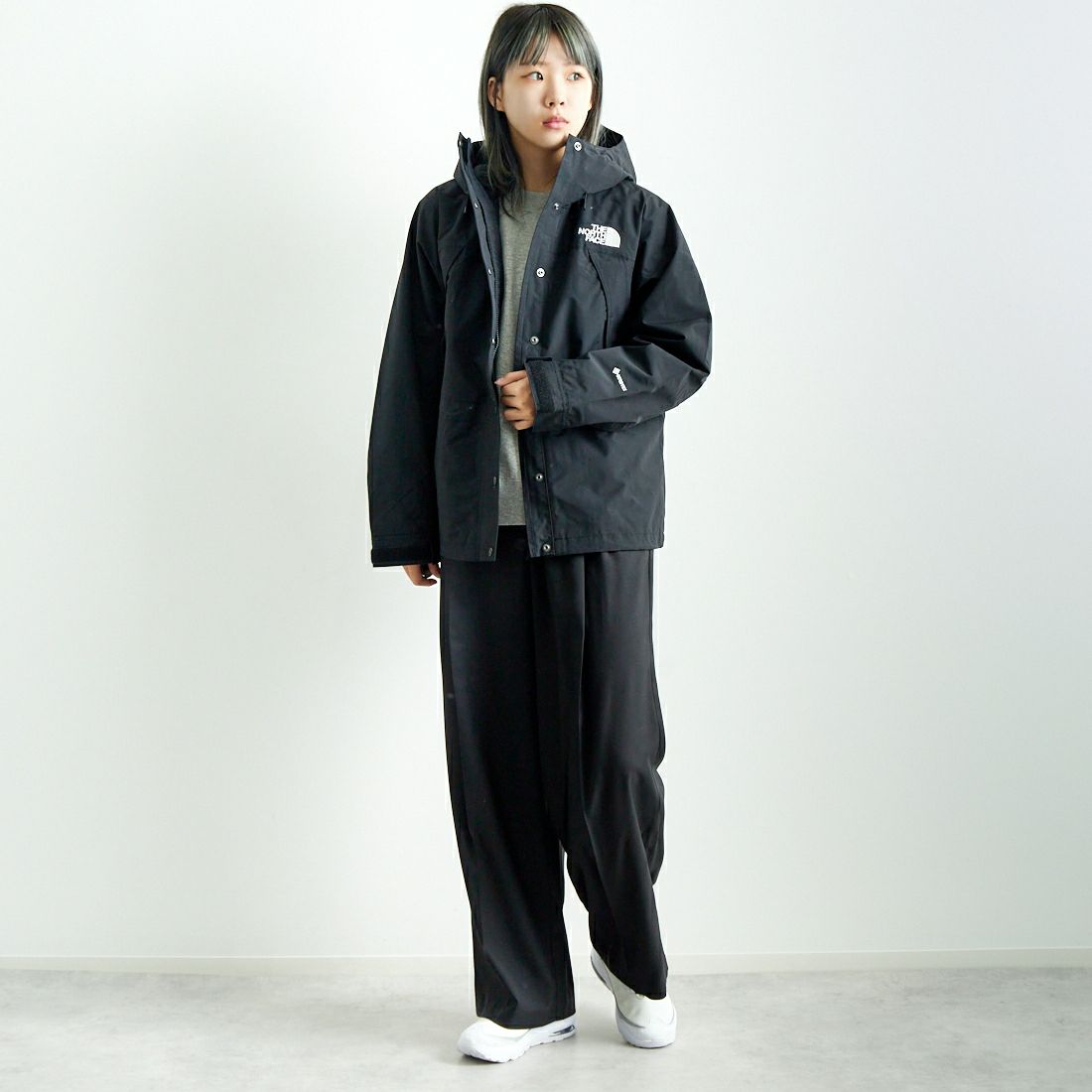 THE NORTH FACE [ザ ノースフェイス] マウンテンライトジャケット [NPW62450] K &&モデル身長：167cm 着用サイズ：M&&