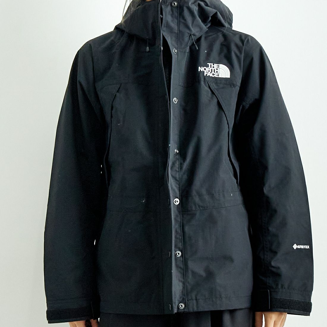 THE NORTH FACE [ザ ノースフェイス] マウンテンライトジャケット [NPW62450] K &&モデル身長：167cm 着用サイズ：M&&