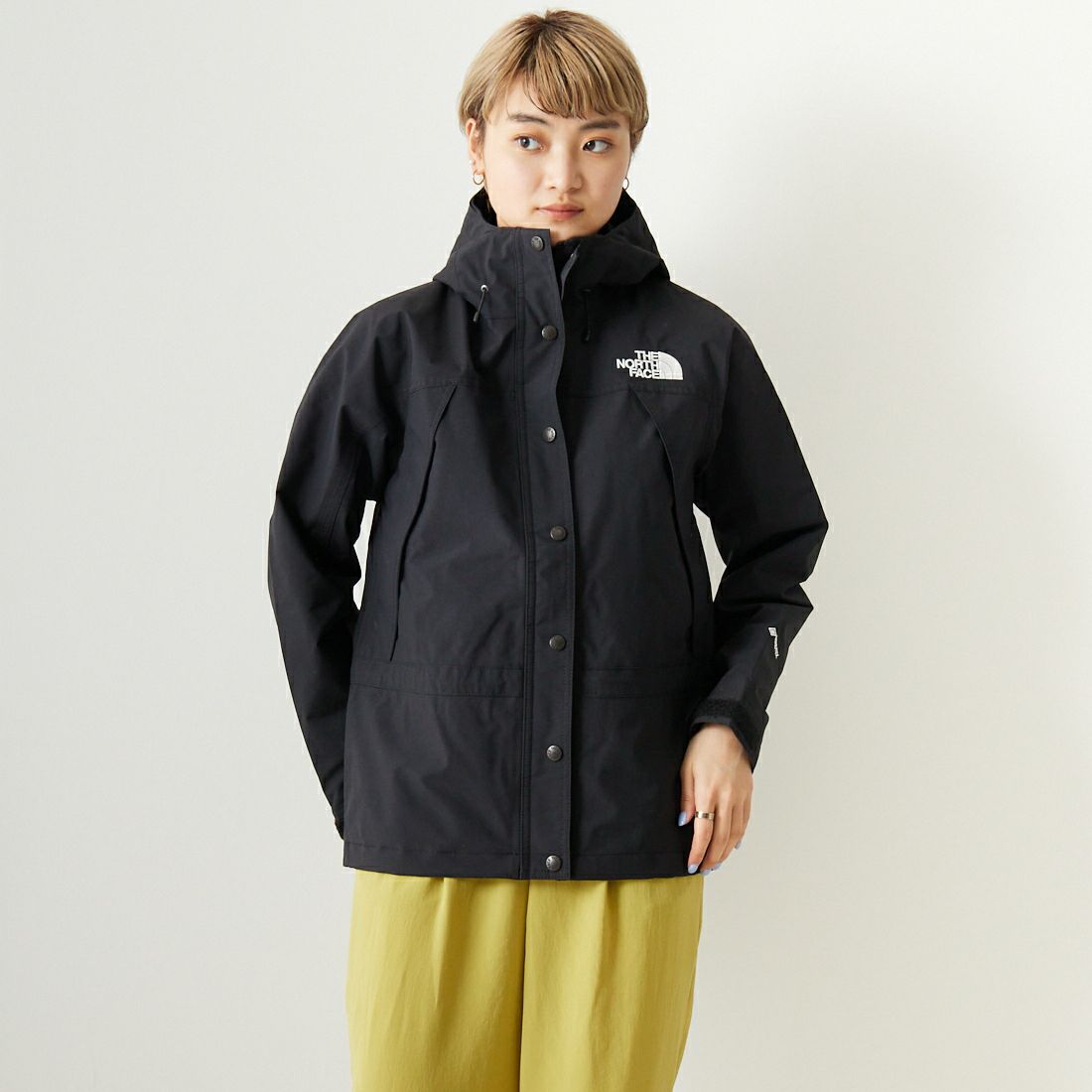 THE NORTH FACE [ザ ノースフェイス] マウンテンライトジャケット [NPW62450] K &&モデル身長：160cm 着用サイズ：M&&