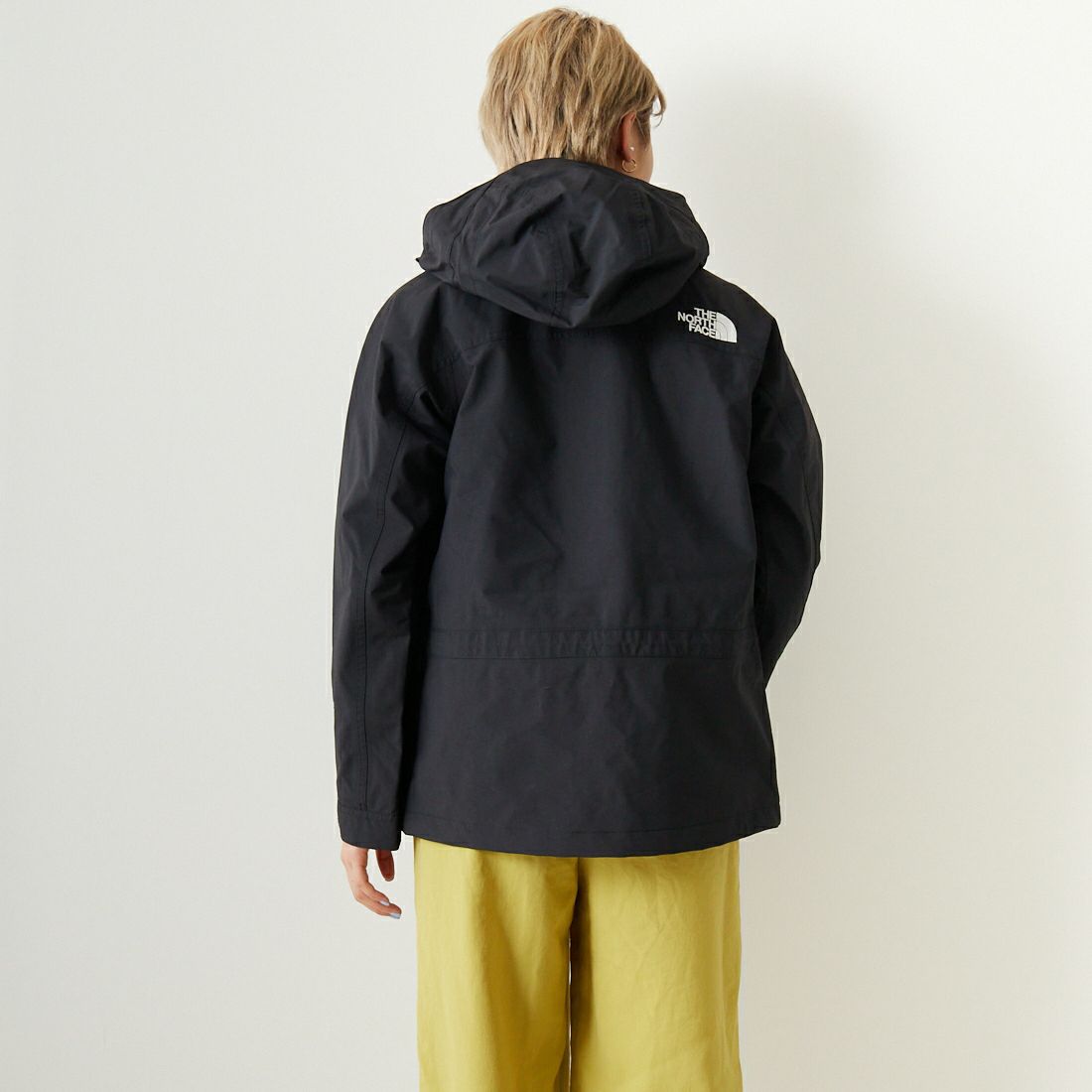 THE NORTH FACE [ザ ノースフェイス] マウンテンライトジャケット [NPW62450] K &&モデル身長：160cm 着用サイズ：M&&