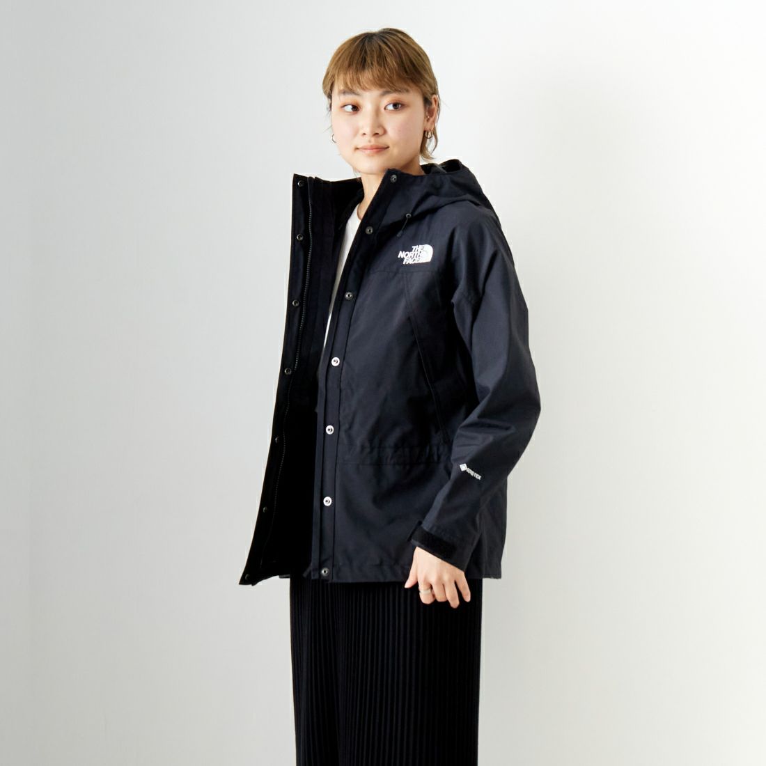 THE NORTH FACE [ザ ノースフェイス] マウンテンライトジャケット [NPW62450] K &&モデル身長：160cm 着用サイズ：M&&