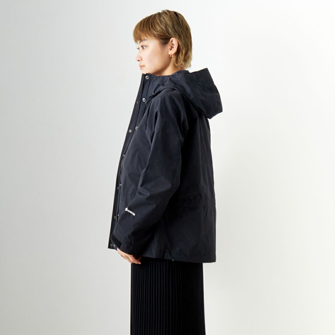 THE NORTH FACE [ザ ノースフェイス] マウンテンライトジャケット [NPW62450] K &&モデル身長：160cm 着用サイズ：M&&