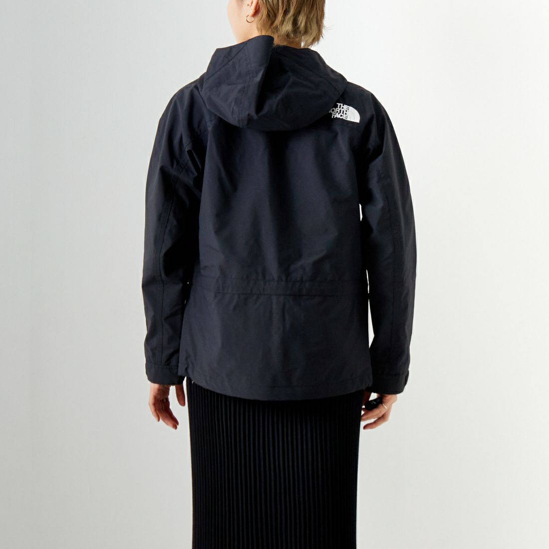 THE NORTH FACE [ザ ノースフェイス] マウンテンライトジャケット [NPW62450] K &&モデル身長：160cm 着用サイズ：M&&