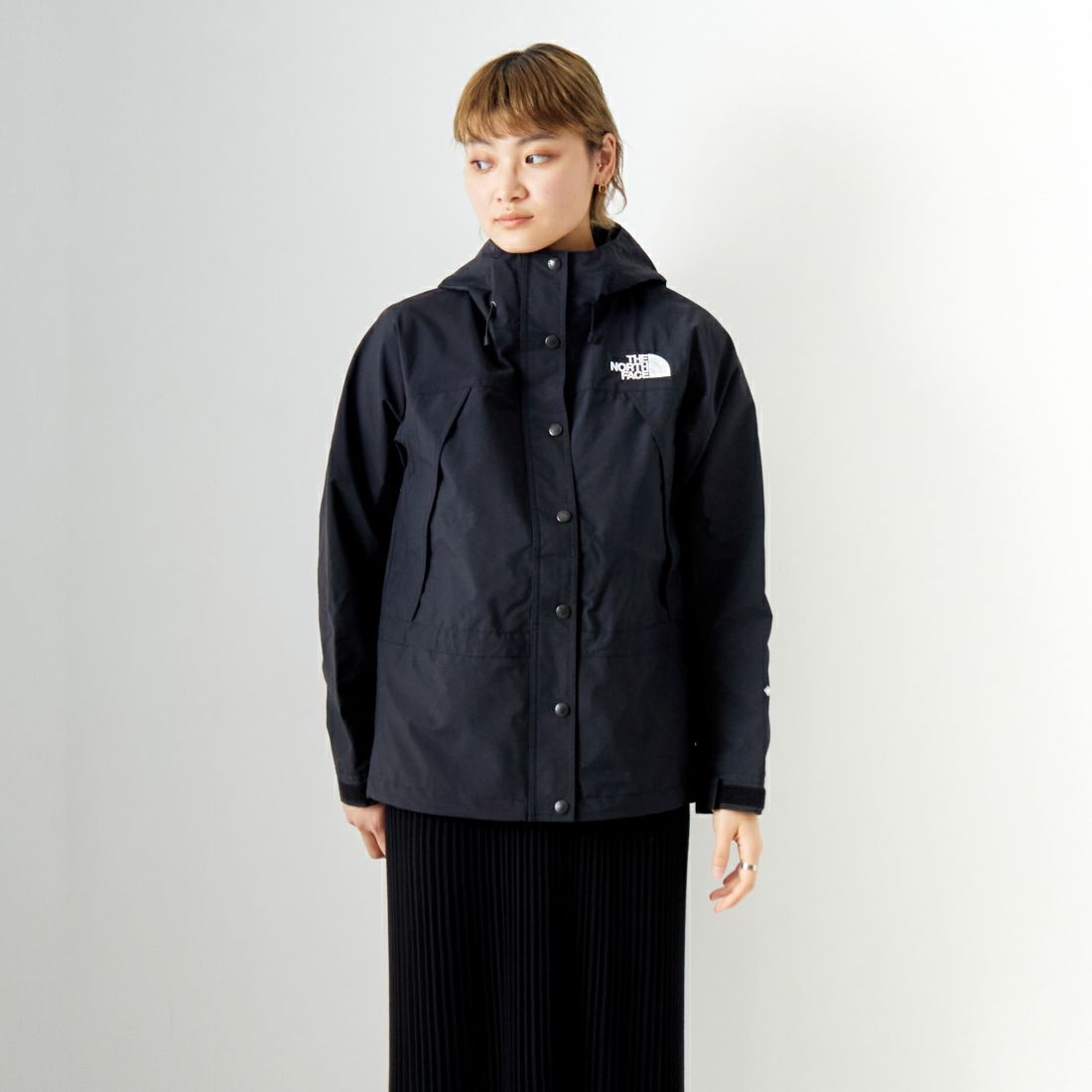 THE NORTH FACE [ザ ノースフェイス] マウンテンライトジャケット [NPW62450] K &&モデル身長：160cm 着用サイズ：M&&