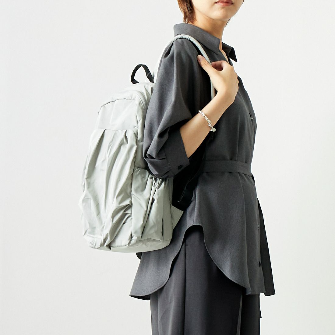 emmi [エミ] エコ撥水ギャザーボディーバックパック [13WGB239304] L.GRY