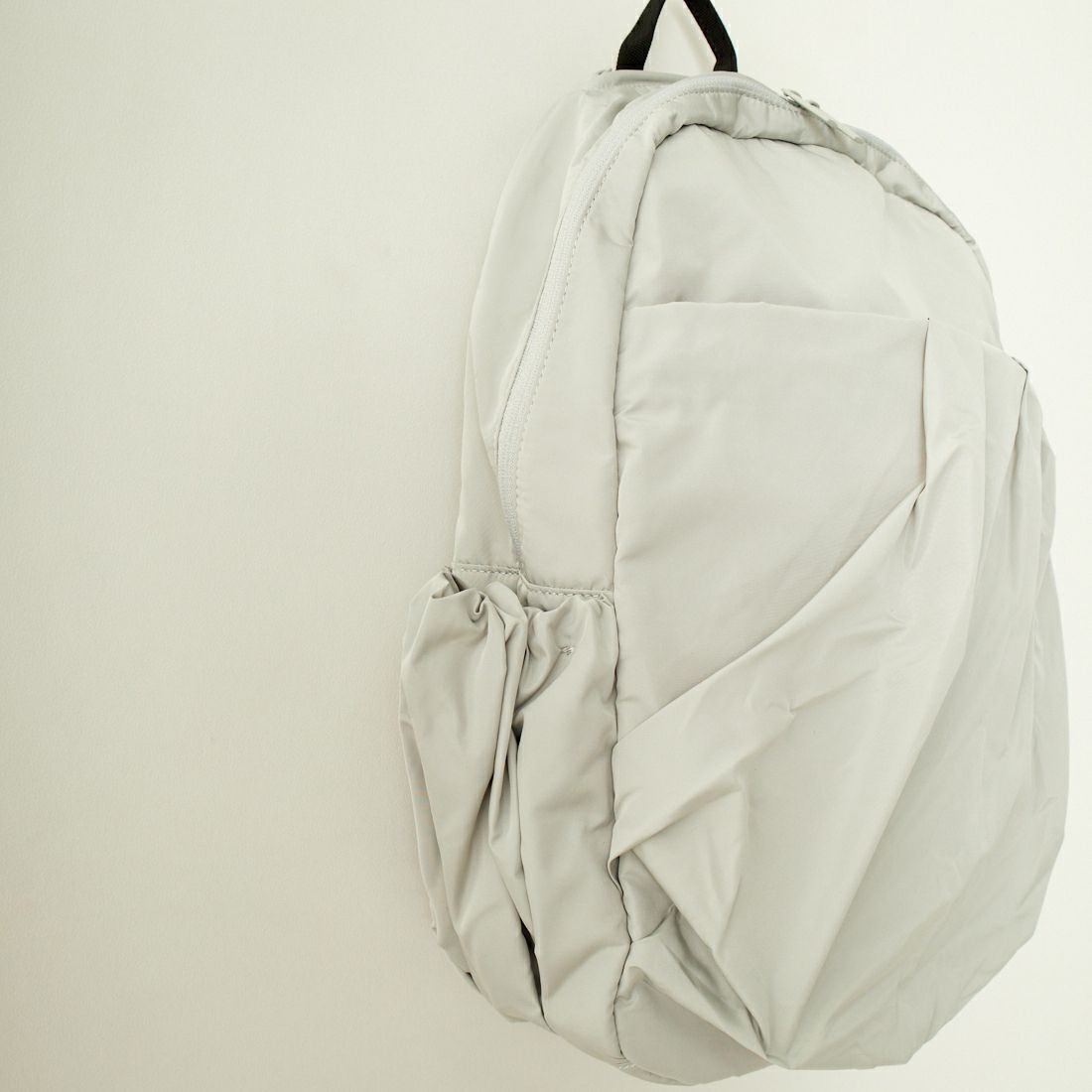 emmi [エミ] エコ撥水ギャザーボディーバックパック [13WGB239304] L.GRY