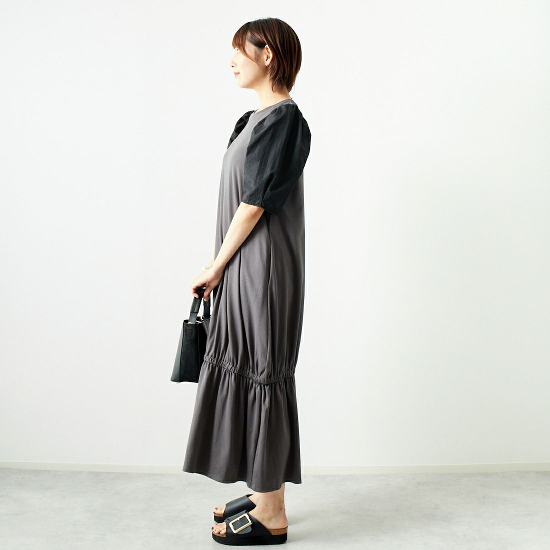 Jeans Factory Clothes [ジーンズファクトリークローズ] スムースタフタスリーブカットワンピース [7445328] C.GRAY &&モデル身長：167cm 着用サイズ：F&&