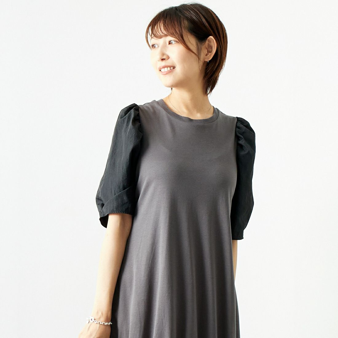 Jeans Factory Clothes [ジーンズファクトリークローズ] スムースタフタスリーブカットワンピース [7445328] C.GRAY &&モデル身長：167cm 着用サイズ：F&&