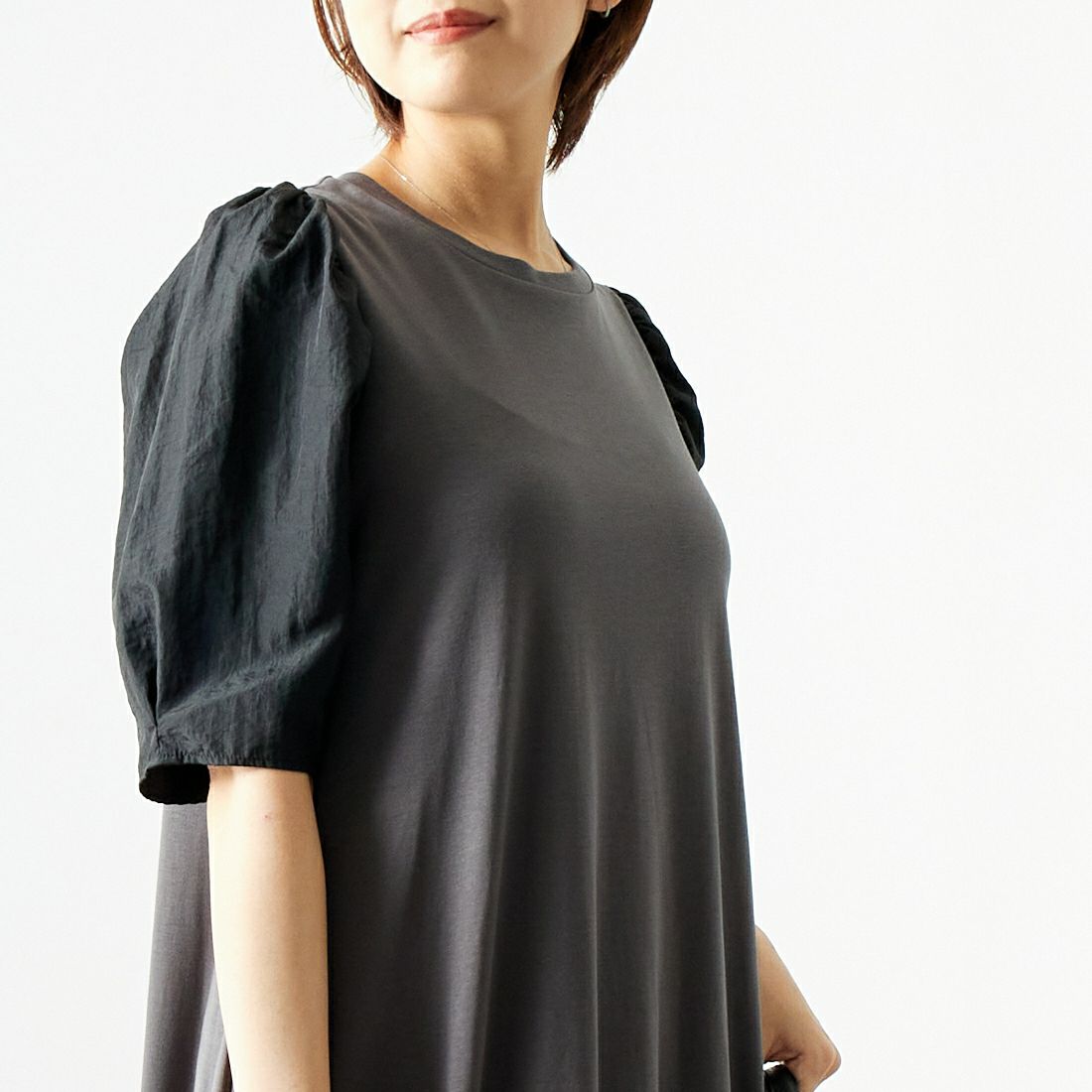 Jeans Factory Clothes [ジーンズファクトリークローズ] スムースタフタスリーブカットワンピース [7445328] C.GRAY &&モデル身長：167cm 着用サイズ：F&&