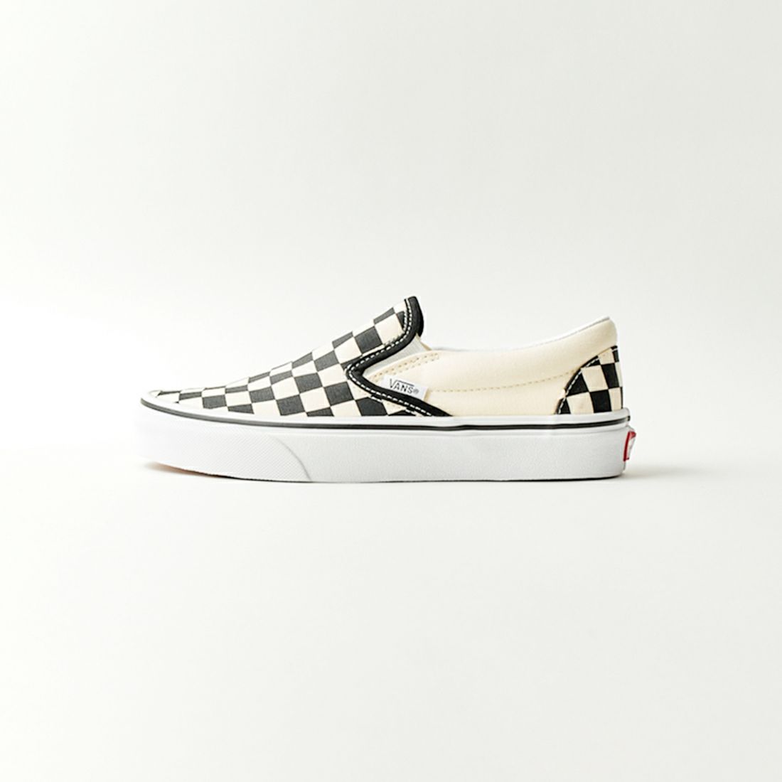 VANS [バンズ] クラシックスリッポン [VN000EYEBWW]