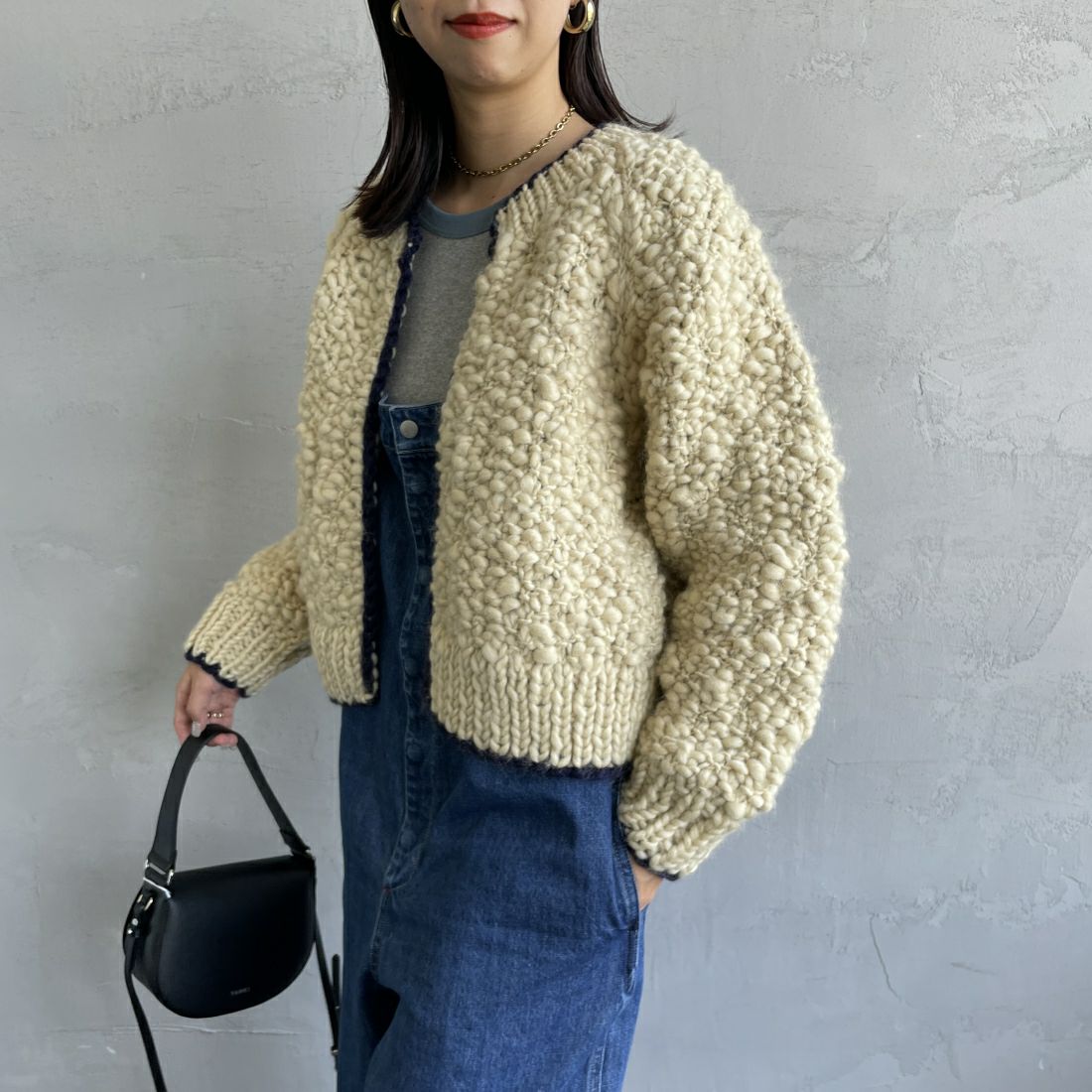 NEPAL HAND KNIT [ネパールハンドニット] 別注 ハンドニット スラブパイピングカーディガン [NHK-DW-24FW10IN-JF] IVORY &&モデル身長：163cm 着用サイズ：F&&