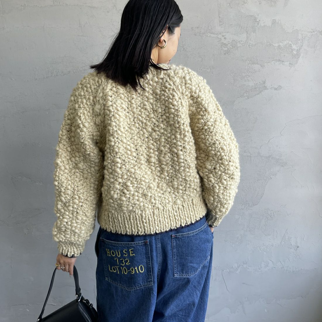 NEPAL HAND KNIT [ネパールハンドニット] 別注 ハンドニット スラブパイピングカーディガン [NHK-DW-24FW10IN-JF] IVORY &&モデル身長：163cm 着用サイズ：F&&