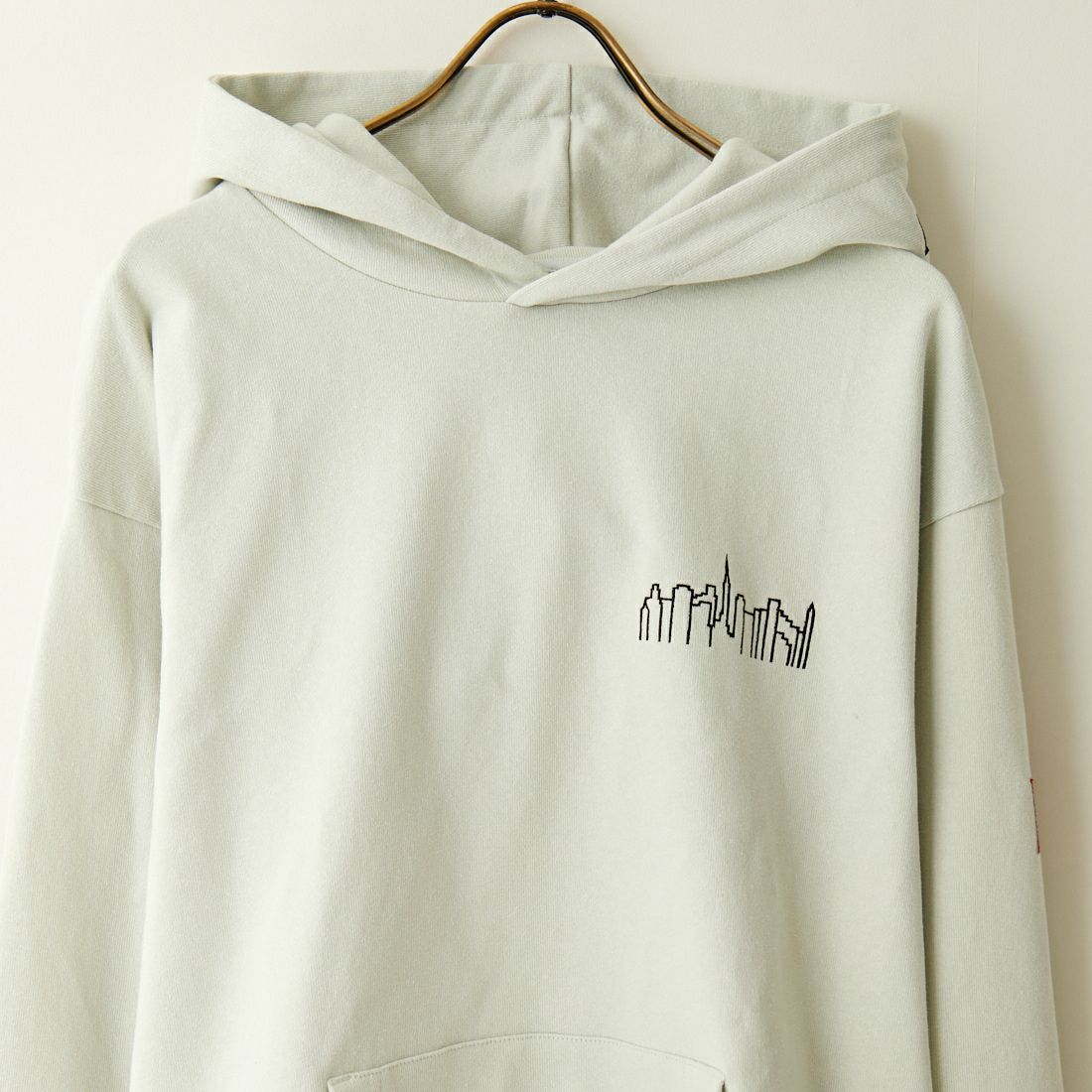 MANHATTAN PORTAGE [マンハッタンポーテージ] 別注 フードロゴ刺繍 スウェットパーカー [23FWMP-IN42-JF] GRAY