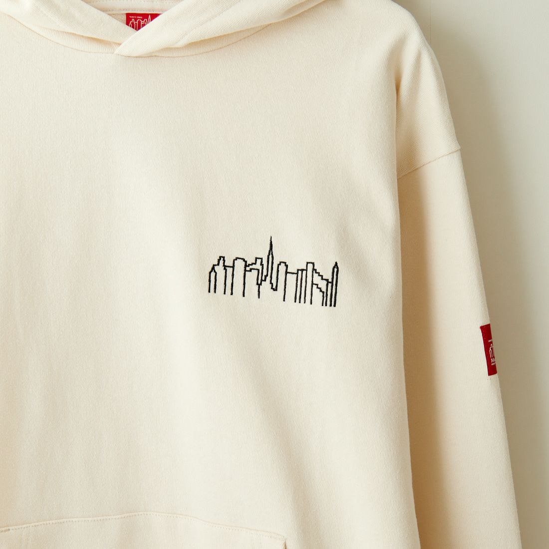 MANHATTAN PORTAGE [マンハッタンポーテージ] 別注 フードロゴ刺繍 スウェットパーカー [23FWMP-IN42-JF] IVORY