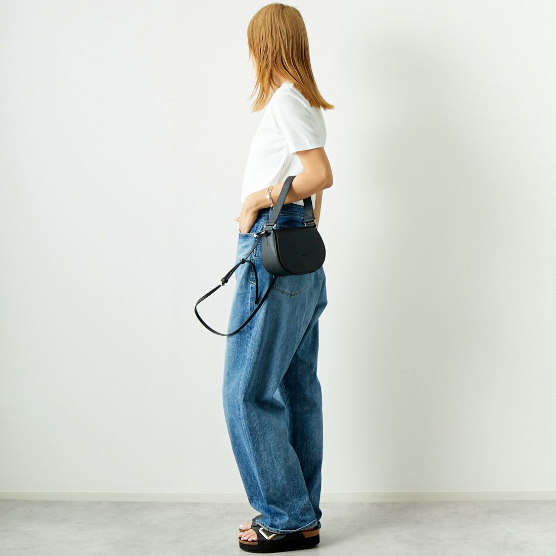MICA&DEAL [マイカアンドディール] ハイツイストクルーネックプルオーバー [0124309180] WHITE &&モデル身長：167cm 着用サイズ：F&&