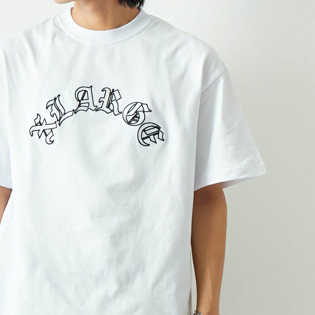 XLARGE [エクストララージ] OLD ENGLISH S/S TEE [101243011001] WHITE