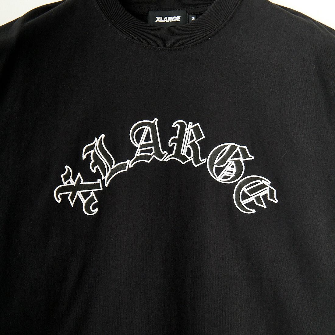 XLARGE [エクストララージ] OLD ENGLISH S/S TEE [101243011001] BLACK