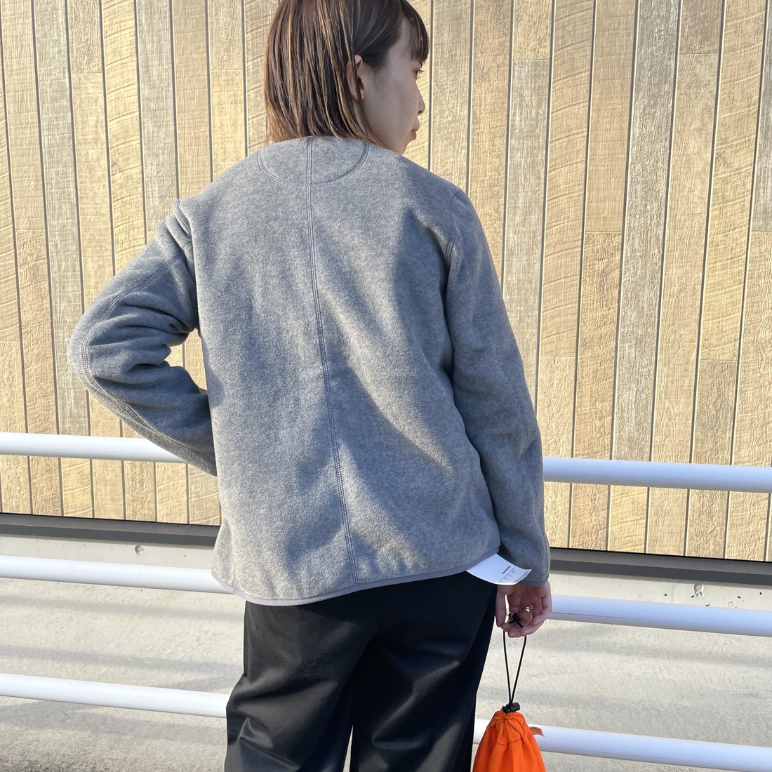 DANTON [ダントン] ノーカラーフリースジャケット [JD-8911] DK.GREY &&モデル身長：158cm 着用サイズ：34&&