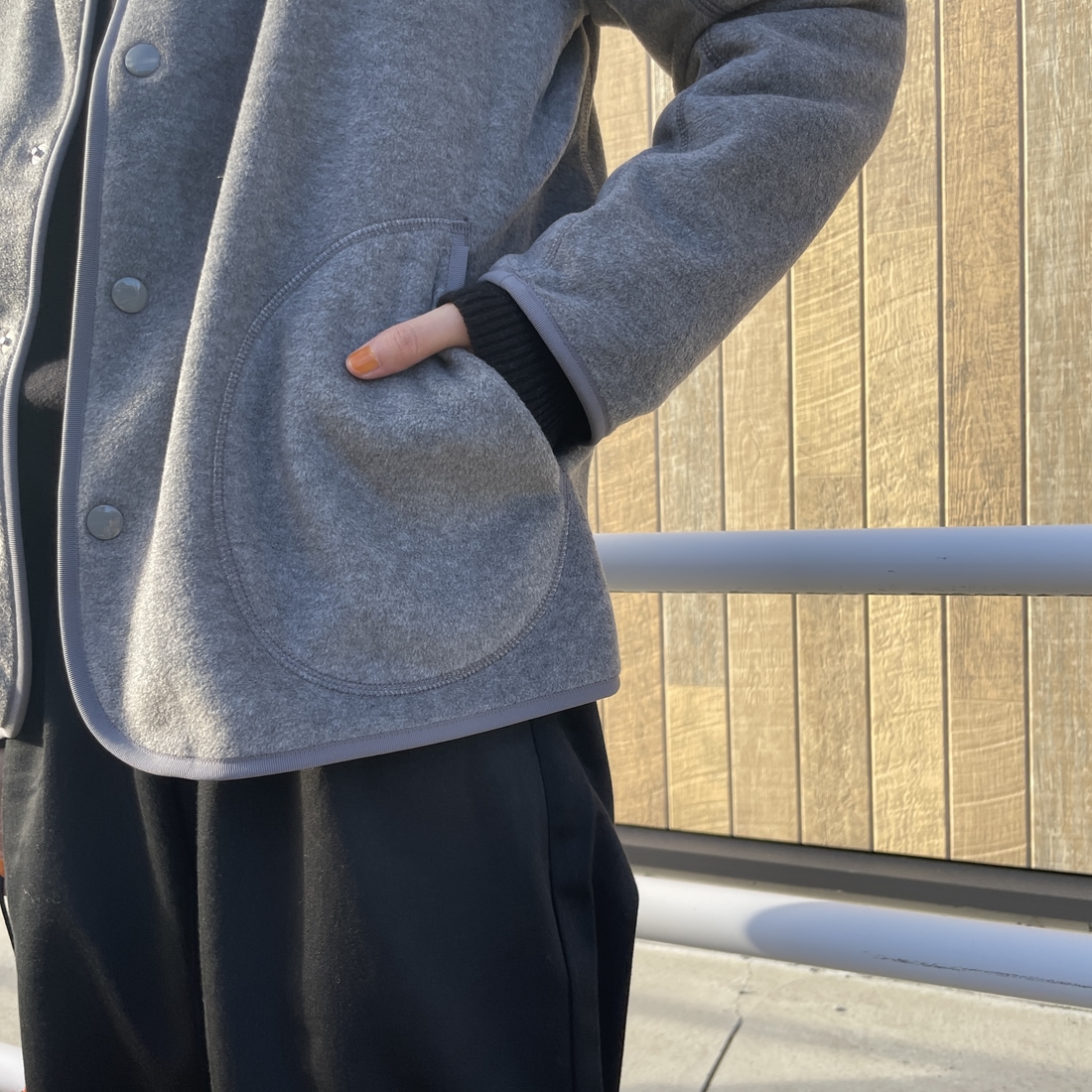 DANTON [ダントン] ノーカラーフリースジャケット [JD-8911] DK.GREY &&モデル身長：158cm 着用サイズ：34&&