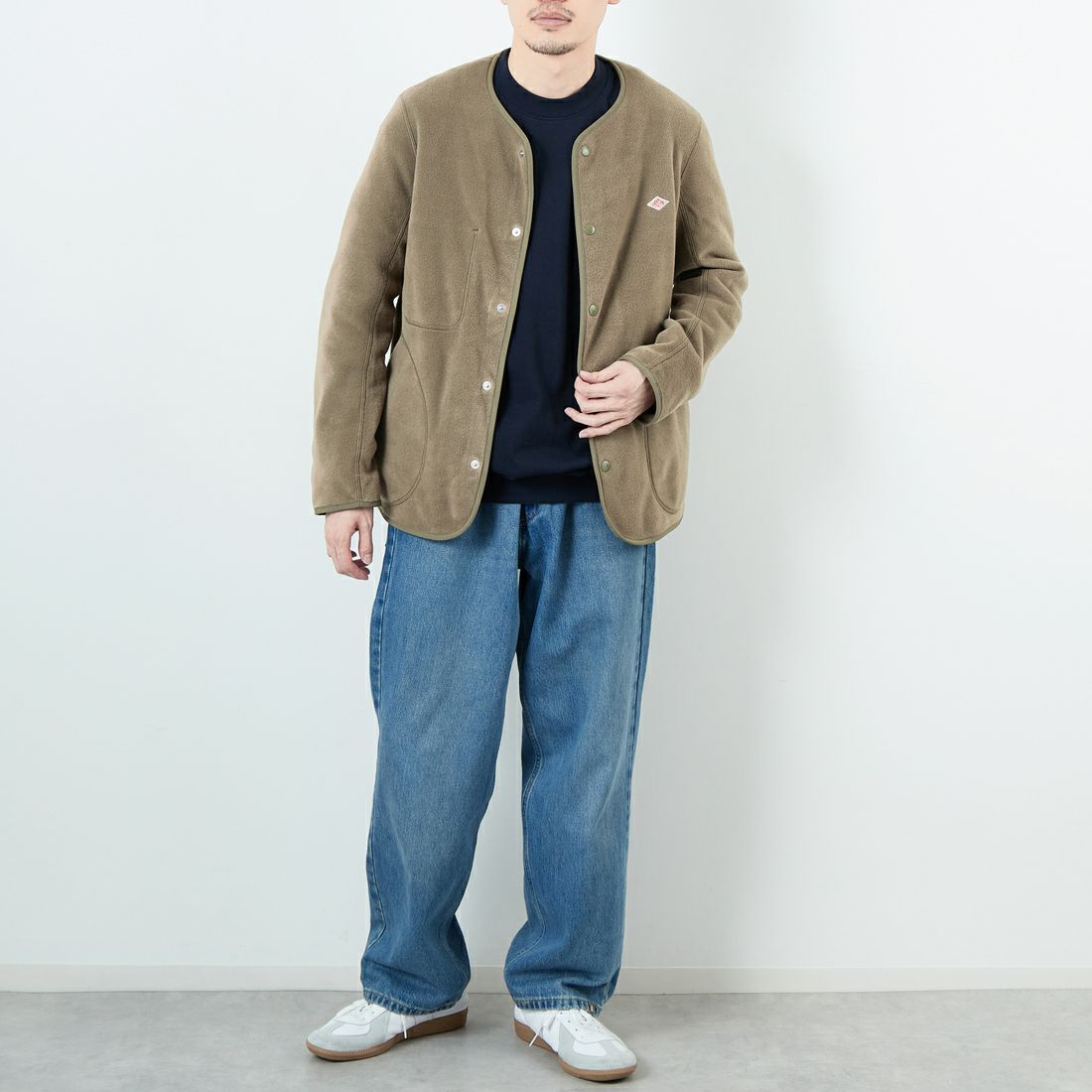 DANTON [ダントン] ノーカラーフリースカーディガン [JD-8939] KHAKI &&モデル身長：168cm 着用サイズ：40&&