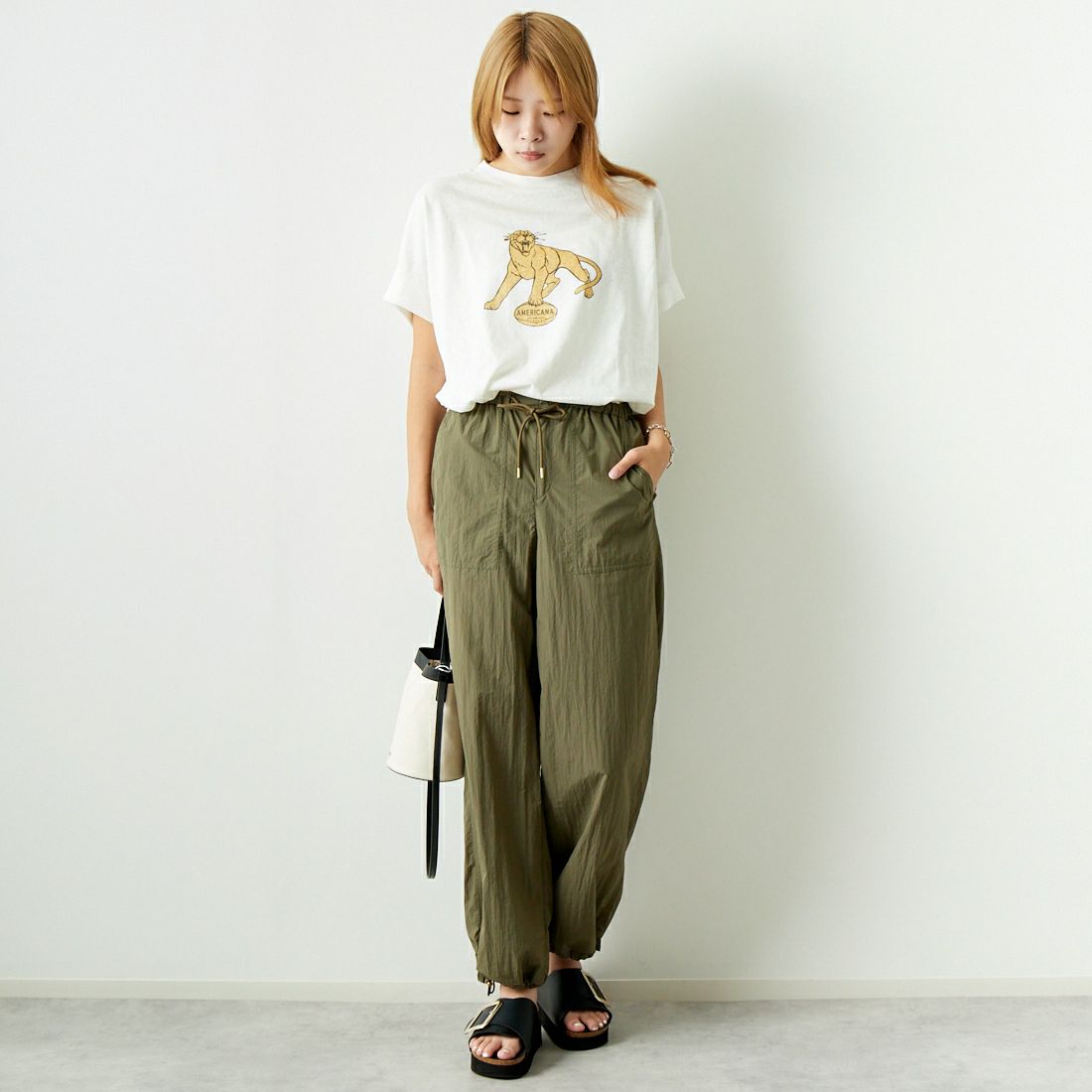 MICA&DEAL [マイカアンドディール] パラシュートパンツ [0124303186] KHAKI &&モデル身長：167cm 着用サイズ：F&&