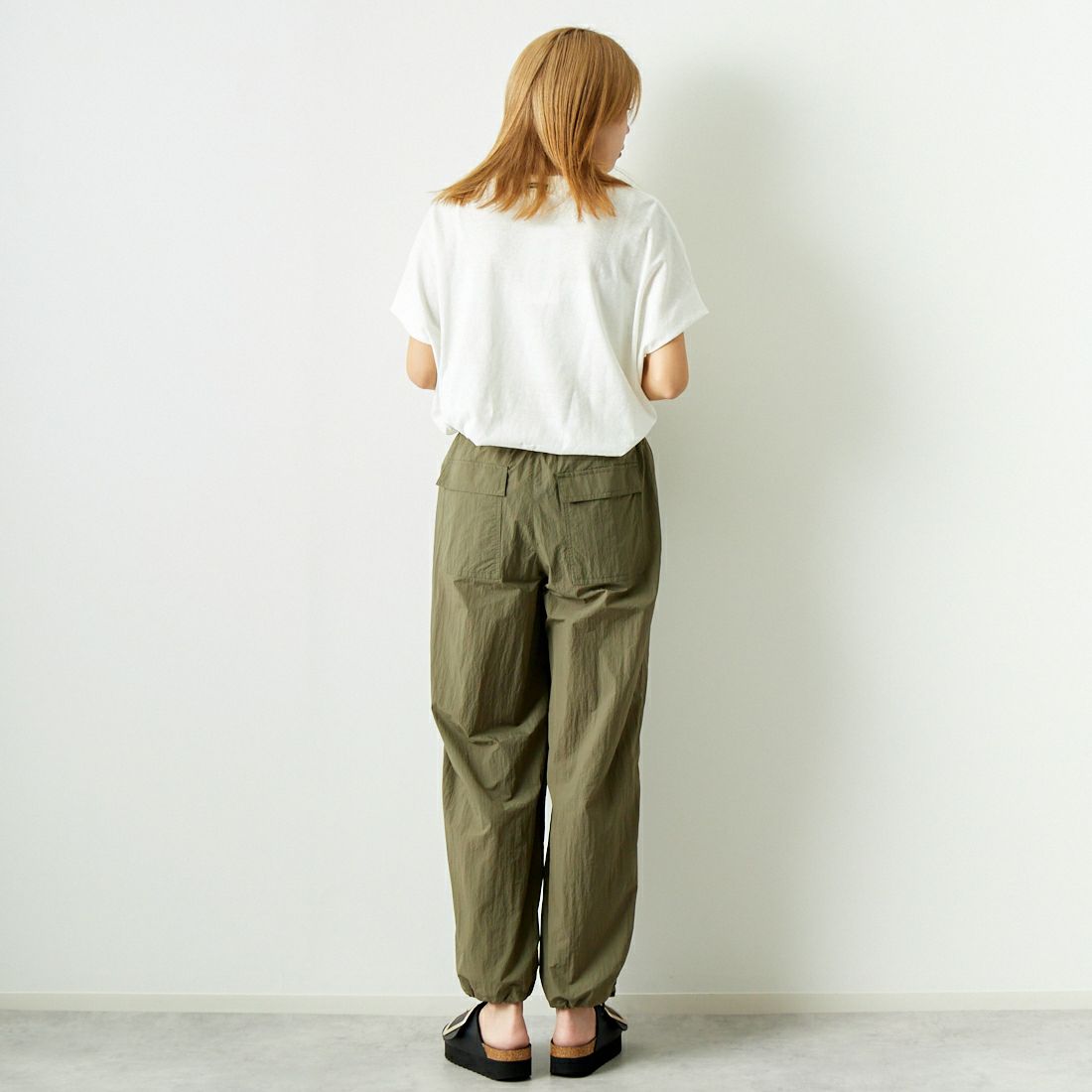 MICA&DEAL [マイカアンドディール] パラシュートパンツ [0124303186] KHAKI &&モデル身長：167cm 着用サイズ：F&&