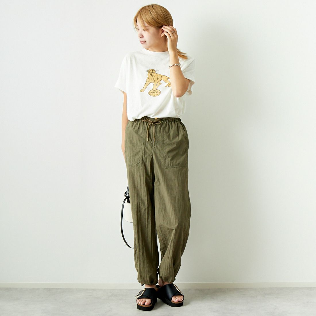 MICA&DEAL [マイカアンドディール] パラシュートパンツ [0124303186] KHAKI &&モデル身長：167cm 着用サイズ：F&&