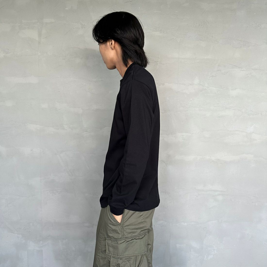Hanes [ヘインズ] BEEFY ロングスリーブTシャツ [H5186] 090 ﾌﾞﾗｯｸ &&モデル身長：179cm 着用サイズ：L&&