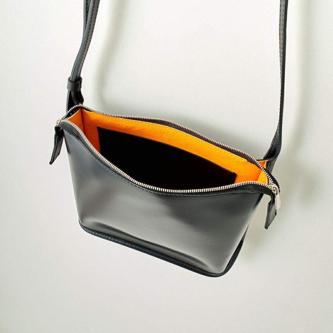 PIENI [ピエニ] ショルダーバッグ S [SHOULDER-S] MUSTA BK/N