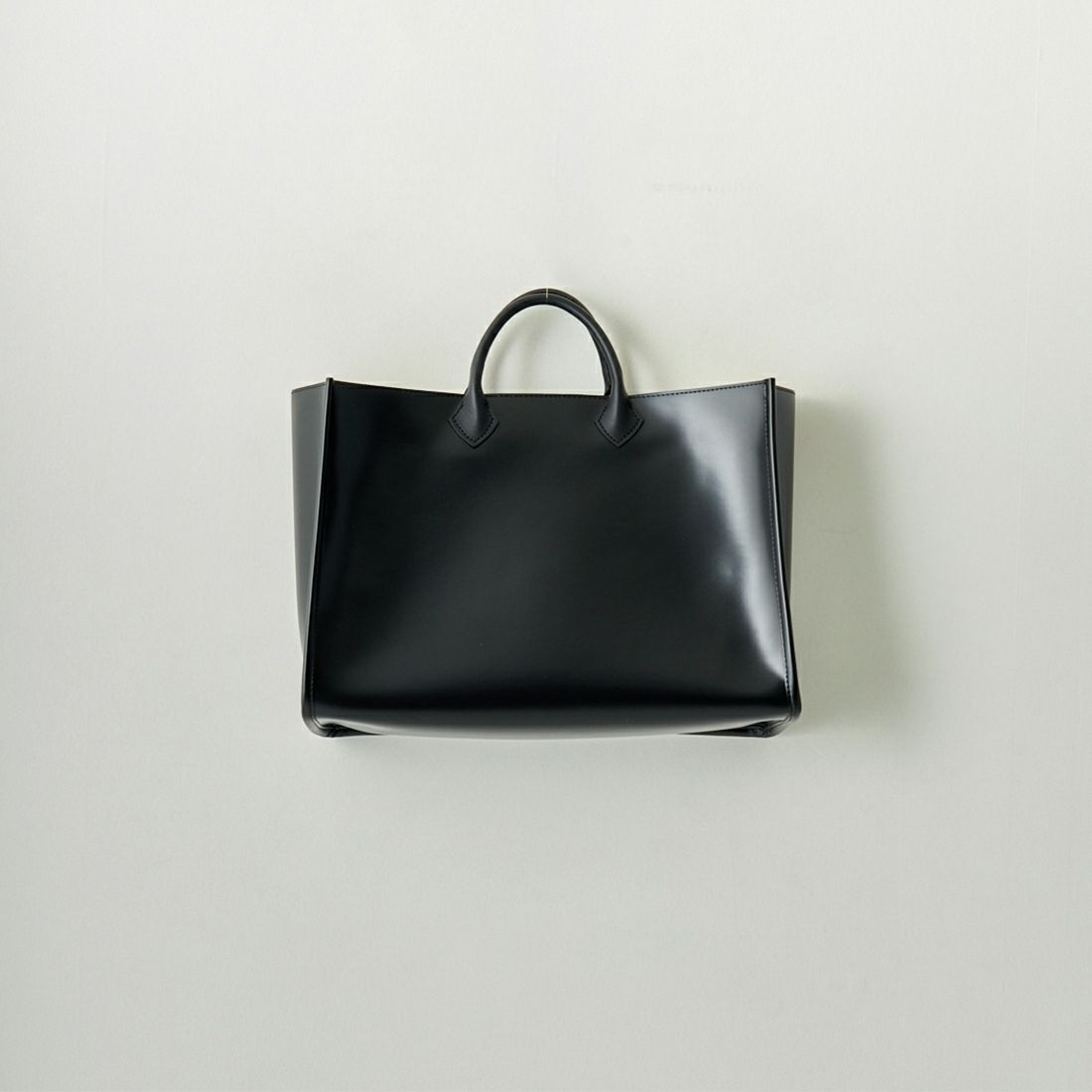 PIENI [ピエニ] レザーハンドバッグ [KOKO-M] MUSTA BK/N