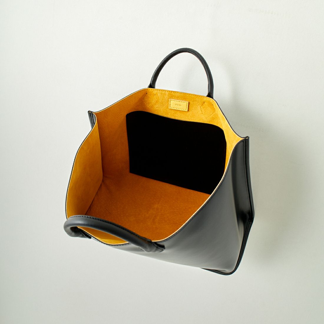 PIENI [ピエニ] レザーハンドバッグ [KOKO-M] MUSTA BK/N