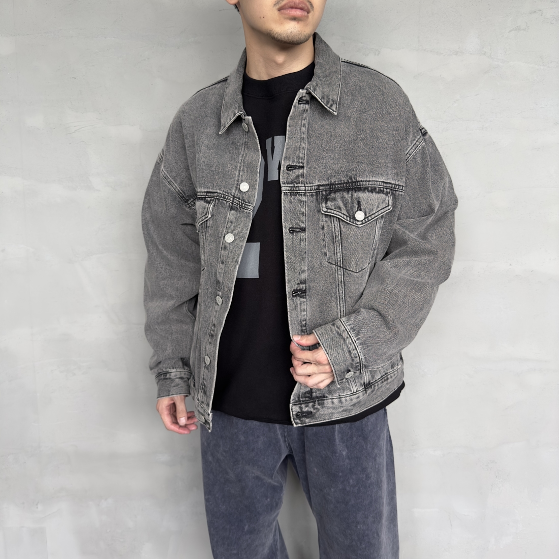 Noir Fabrik [ヌワールファブリック] デニムトラッカージャケット [NF-243-064] ACID BLK&&モデル身長：168cm 着用サイズ：L&&