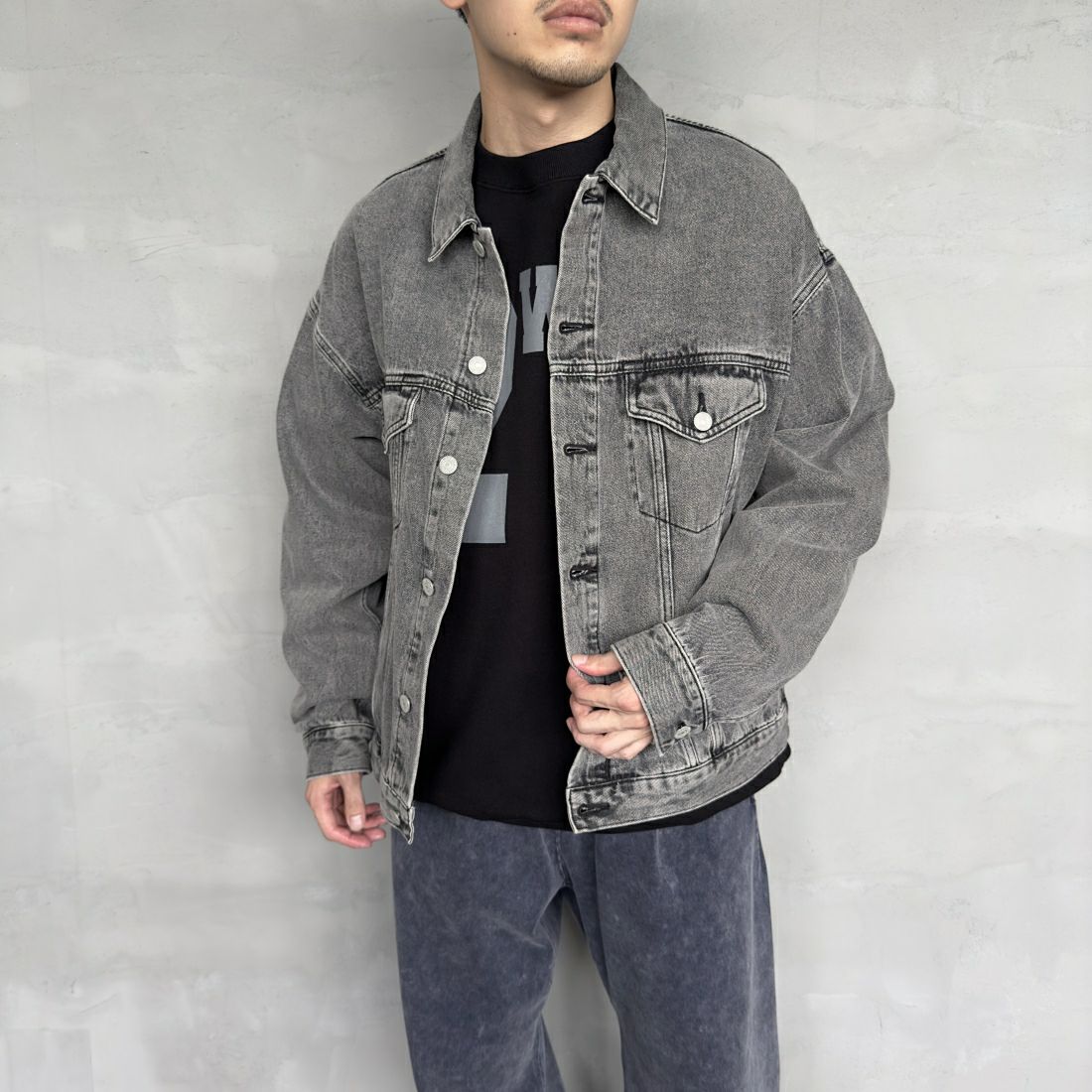 Noir Fabrik [ヌワールファブリック] デニムトラッカージャケット [NF-243-064] ACID BLK&&モデル身長：168cm 着用サイズ：L&&