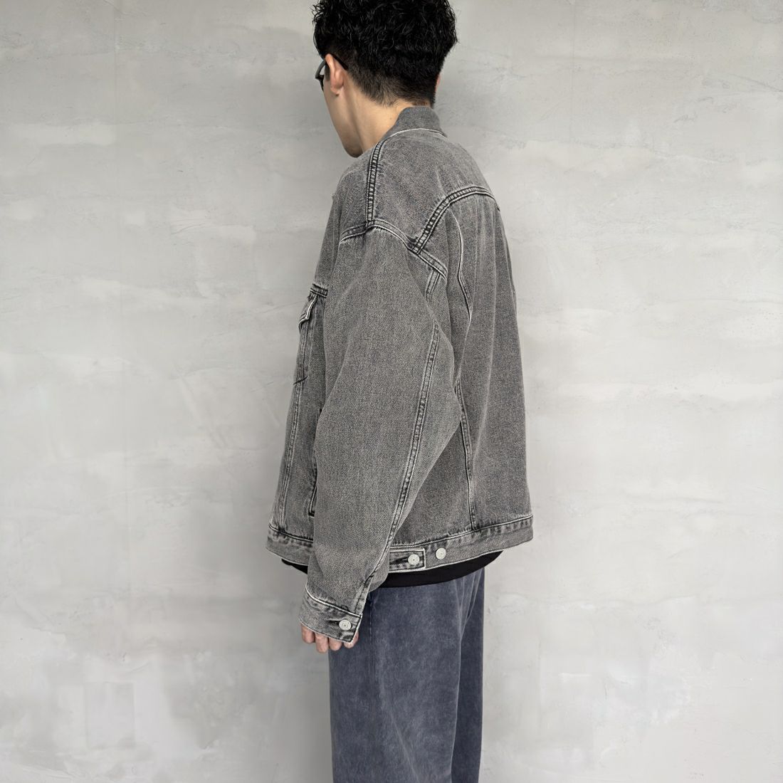 Noir Fabrik [ヌワールファブリック] デニムトラッカージャケット [NF-243-064] ACID BLK&&モデル身長：168cm 着用サイズ：L&&