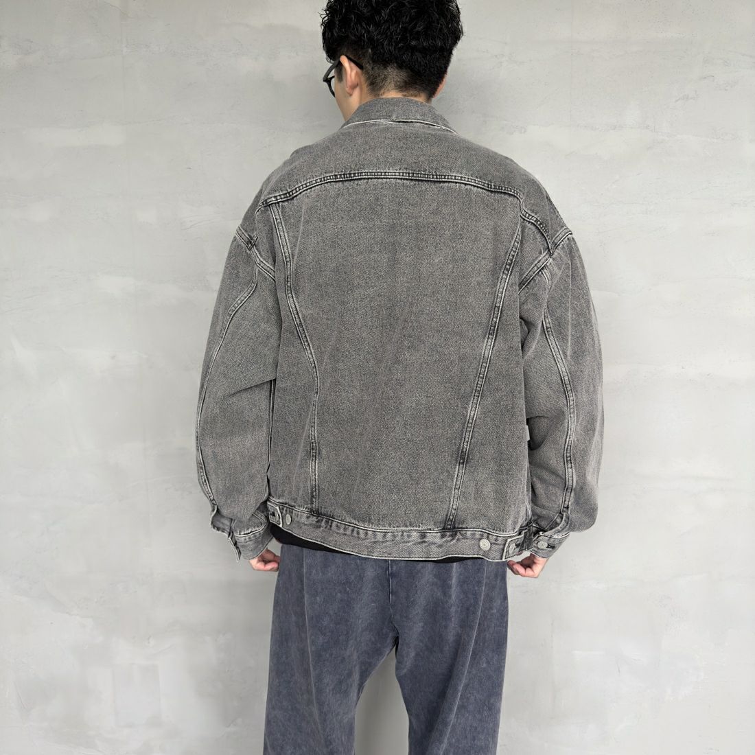 Noir Fabrik [ヌワールファブリック] デニムトラッカージャケット [NF-243-064] ACID BLK&&モデル身長：168cm 着用サイズ：L&&