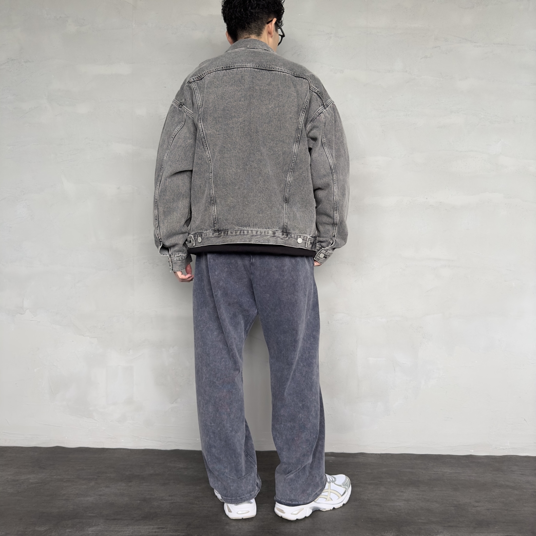 Noir Fabrik [ヌワールファブリック] デニムトラッカージャケット [NF-243-064] ACID BLK&&モデル身長：168cm 着用サイズ：L&&