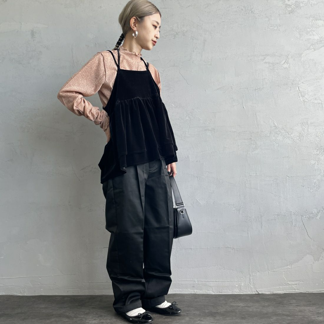 By/m [バイエム] ラメシアーハイネックカットソー [24132006] 22 P.BEIGE &&モデル身長：150cm 着用サイズ：F&&