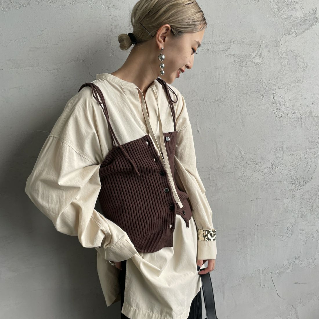 By/m [バイエム] マルチWAY フロントボタン リブニットビスチェ [24131017] 28 BROWN &&モデル身長：150cm 着用サイズ：F&&
