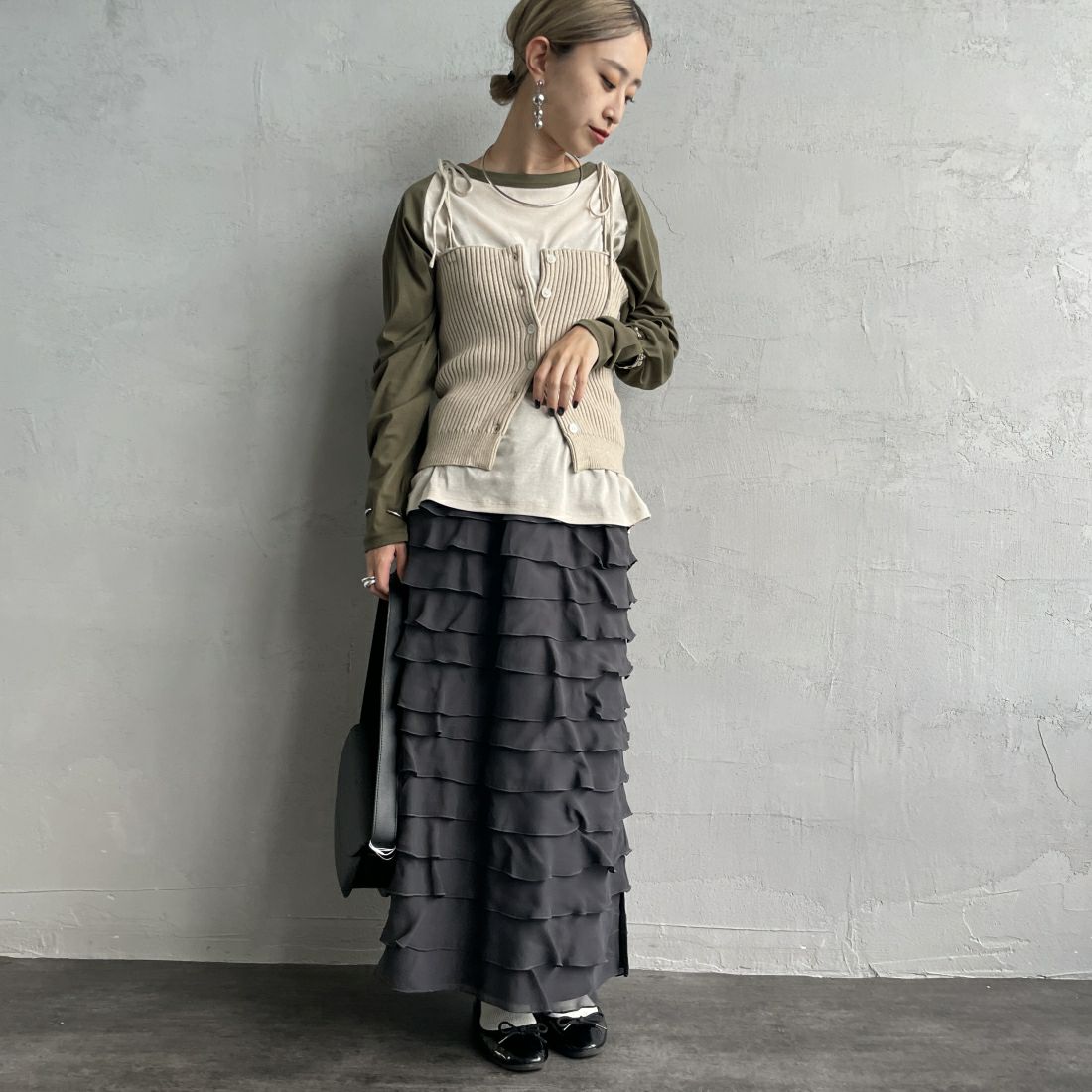 By/m [バイエム] マルチWAY フロントボタン リブニットビスチェ [24131017] 22 BEIGE &&モデル身長：150cm 着用サイズ：F&&