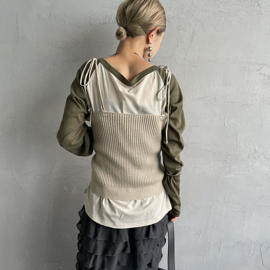 By/m [バイエム] マルチWAY フロントボタン リブニットビスチェ [24131017] 22 BEIGE &&モデル身長：150cm 着用サイズ：F&&