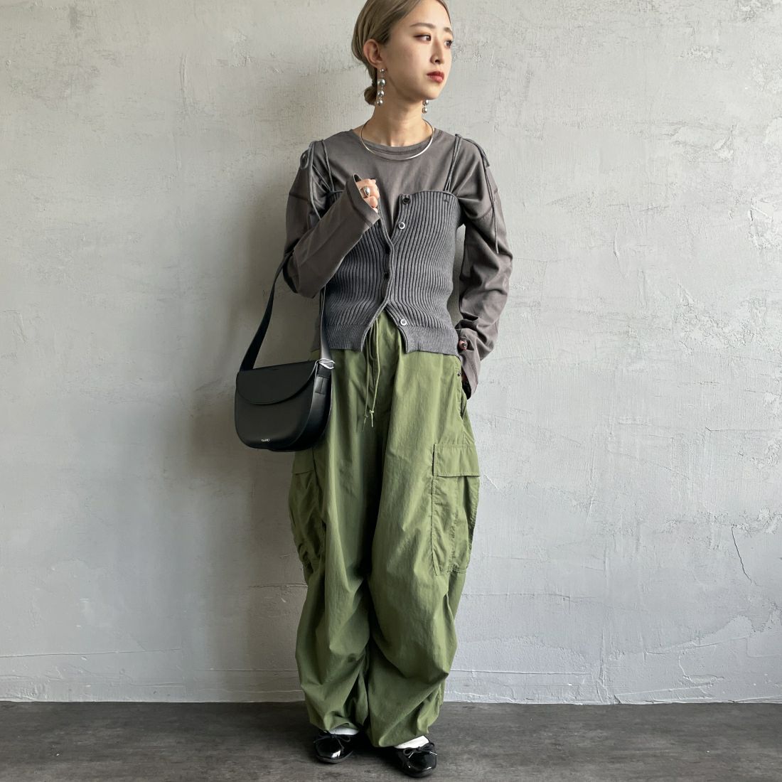 By/m [バイエム] マルチWAY フロントボタン リブニットビスチェ [24131017] 07 GRAY &&モデル身長：150cm 着用サイズ：F&&